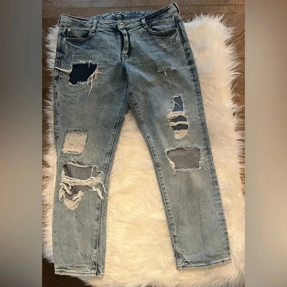 Denim Distressed Women’s H&M Jeans - Picture 5 of 10